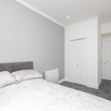 City Centre 2 Bedroom Flat With On Site Parking Perth Bagian luar foto