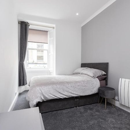 City Centre 2 Bedroom Flat With On Site Parking Perth Bagian luar foto